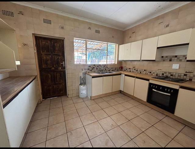 3 BEDROOM HOUSE FOR SALE IN FLEURHOF